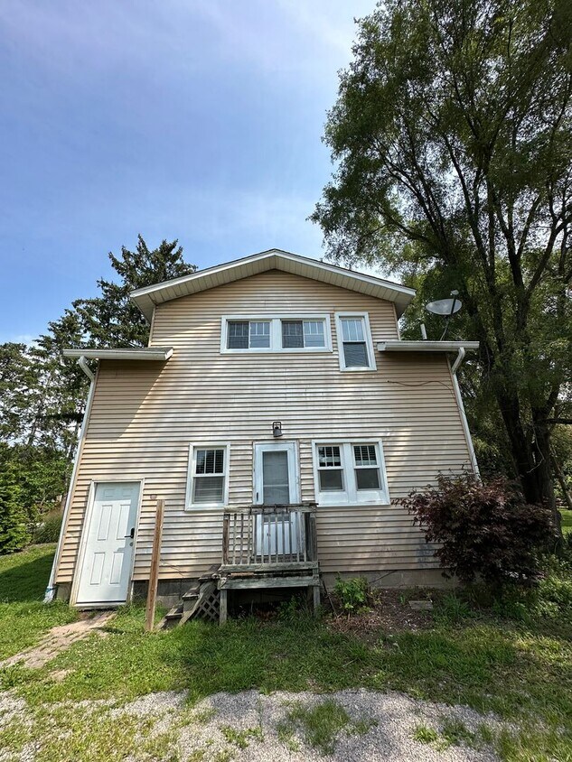 Primary Photo - 6 Bed 2 bathrooms