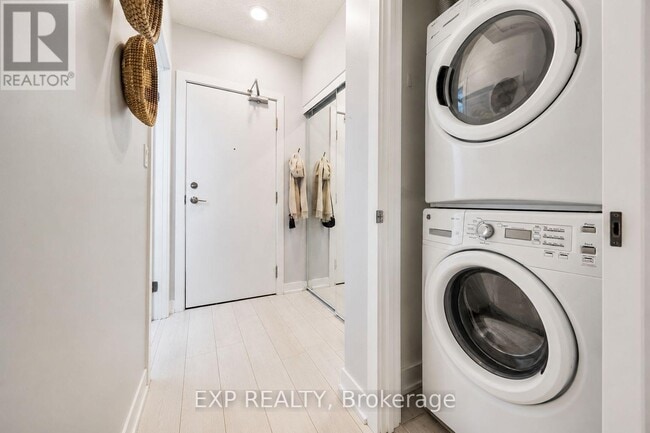 Building Photo - 20 Bruyeres Mews