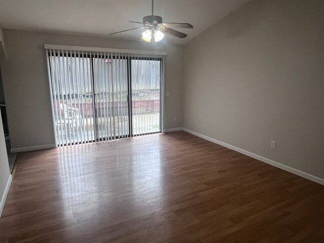 Building Photo - BEAUTIFUL UPDATED DUPLEX IN CITRUS HEIGHTS!!