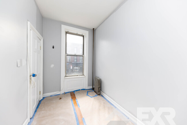 Building Photo - 102 5th Ave