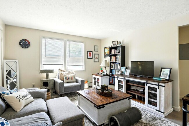 Foto del edificio - 859 Mammoth Rd
