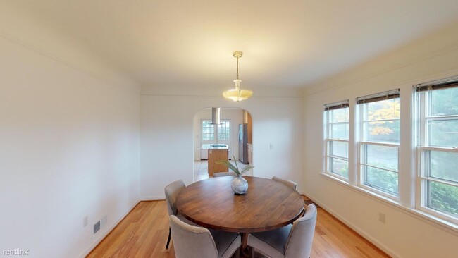 Building Photo - 1 br, 1 bath House - 5937 N Denver Ave Pri...