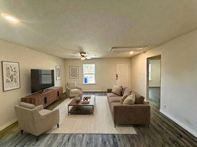 Building Photo - 2718 Bernuda, San Antonio, TX 78222