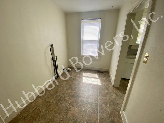 Building Photo - 820 Holland Ave