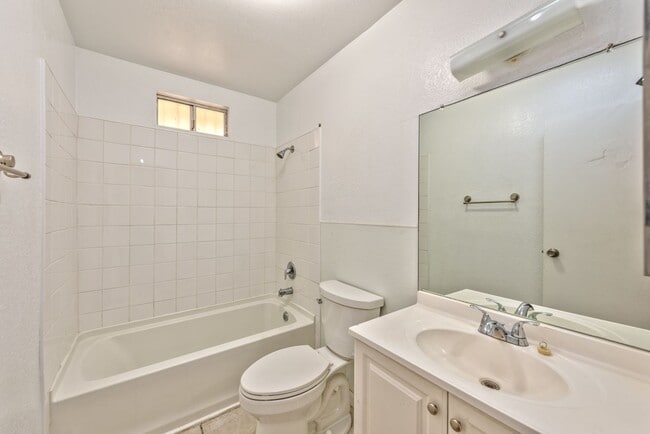 Foto del edificio - 3912 Torsby Pl