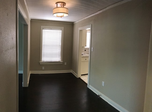 Building Photo - 906 N 6th St