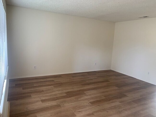 Foto del edificio - 2 Bedrooms, 1.5 Bathrooms