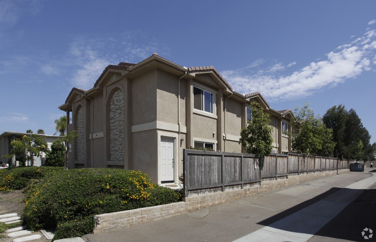 Foto del edificio - 4241-4245 Lowell St