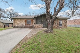 Building Photo - 413 Glenhaven Dr