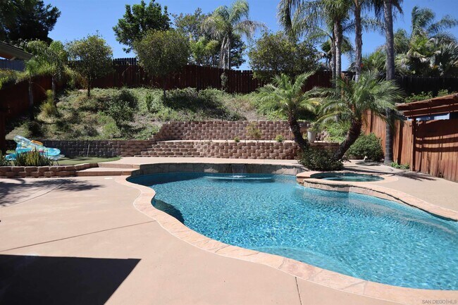 Foto del edificio - 6380 Boulder Lake Ave