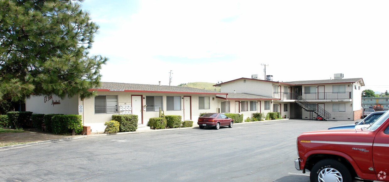 Primary Photo - El Rey Apartments