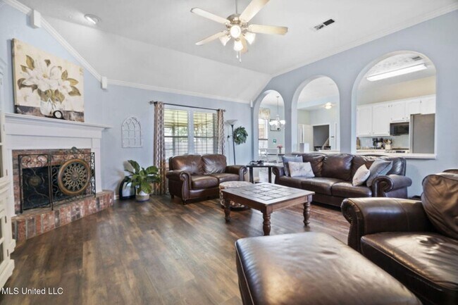 Foto del edificio - COMING SOON! Beautiful Corner lot! 4 Bedro...