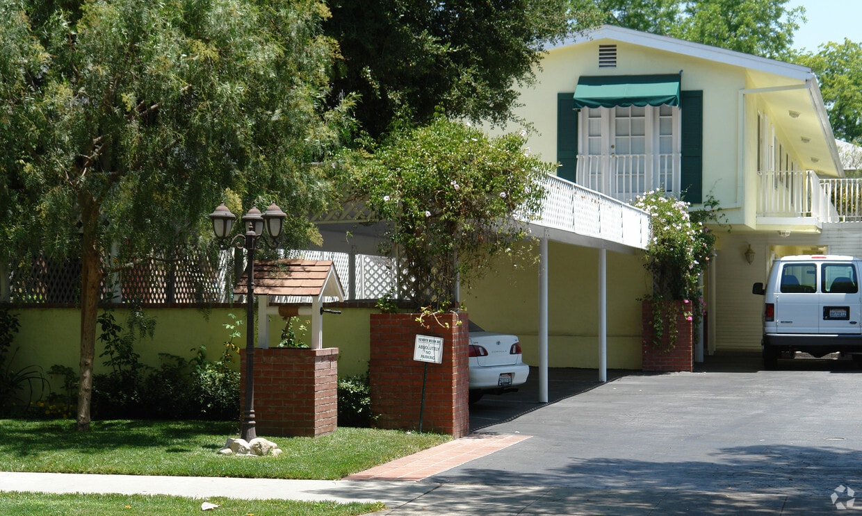 Building Photo - 140 N Wilson Ave