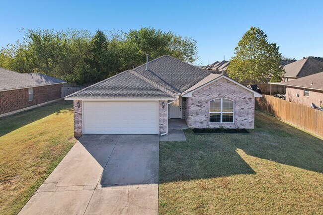 Foto del edificio - Beautiful 3 bed, 2 bath home in Noble!--12...