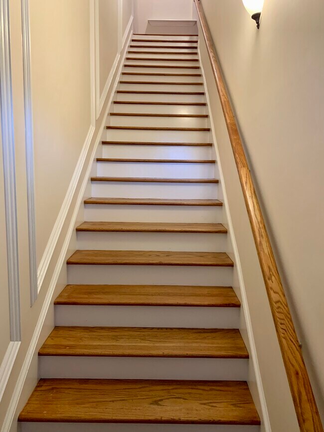 Building Photo - 1275 W Spring St