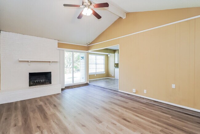 Foto del edificio - 6029 Dustin Dr