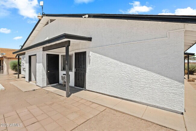 Foto del edificio - 576 N San Marcos Dr