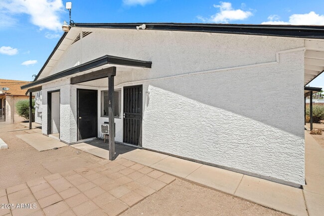 Building Photo - 576 N San Marcos Dr