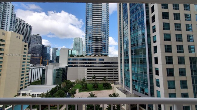 Foto del edificio - 1200 Brickell Bay Dr