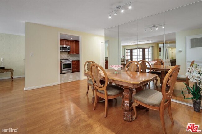 Building Photo - 2 br, 2 bath Condo - 11750 W Sunset Blvd A...
