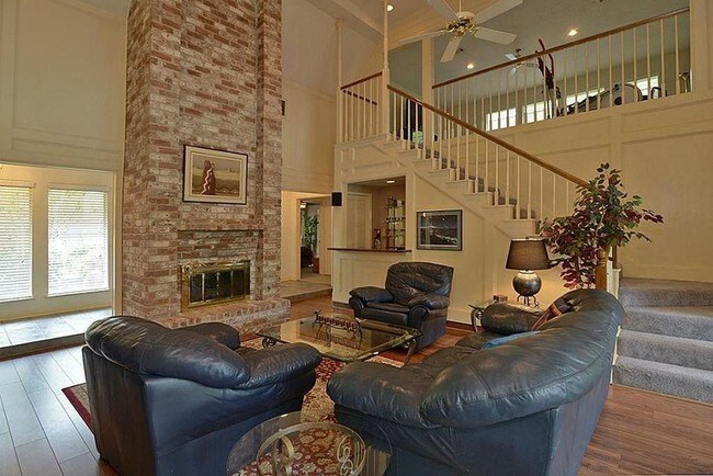 Foto del edificio - 15714 Winding Moss Dr