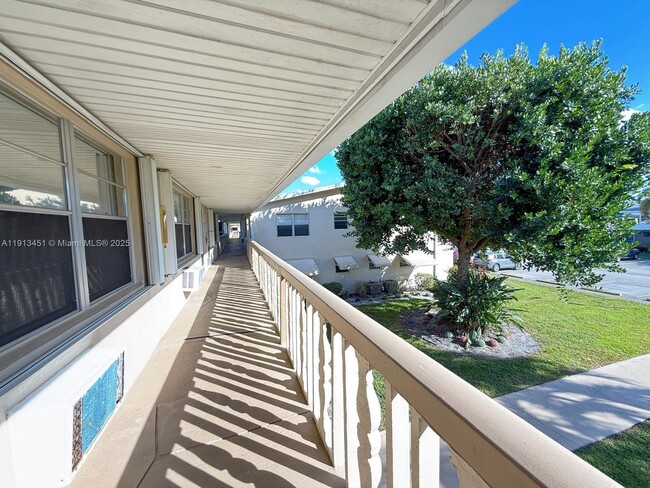 Building Photo - 258 Sheffield K