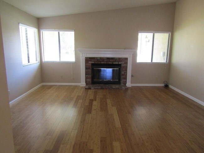 Foto del edificio - 3 br, 2 bath House - 637 Barberry Way