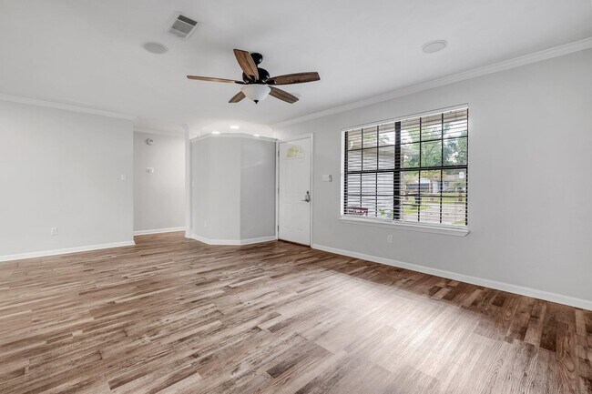 Building Photo - 172 Ann Cir