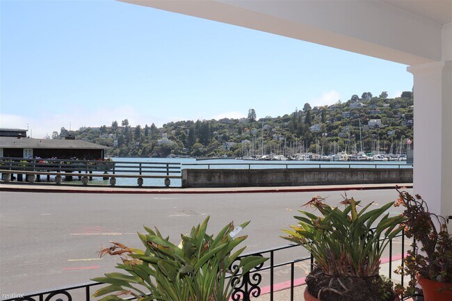 Building Photo - 1 br, 1 bath 4plex - 7 Beach Road D