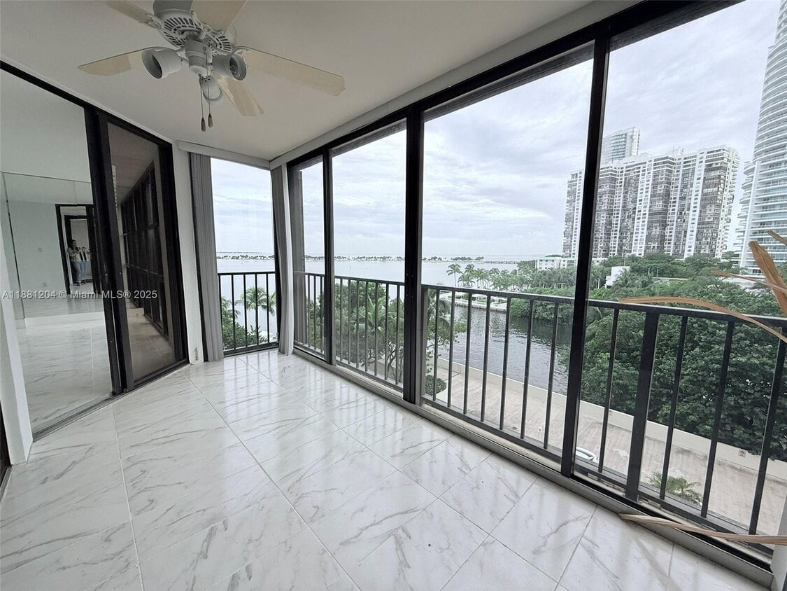 Primary Photo - 1925 Brickell Ave