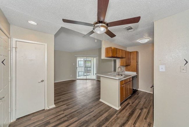 Building Photo - Oak Meadow Apartments (NEW)