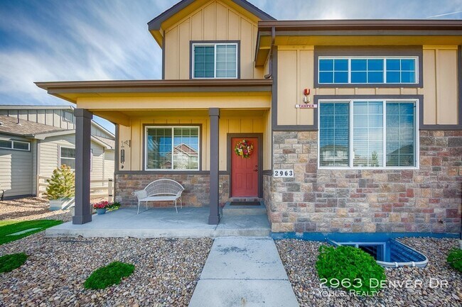 Building Photo - 3 bed/4 bath Modern Townhome with Large Yard