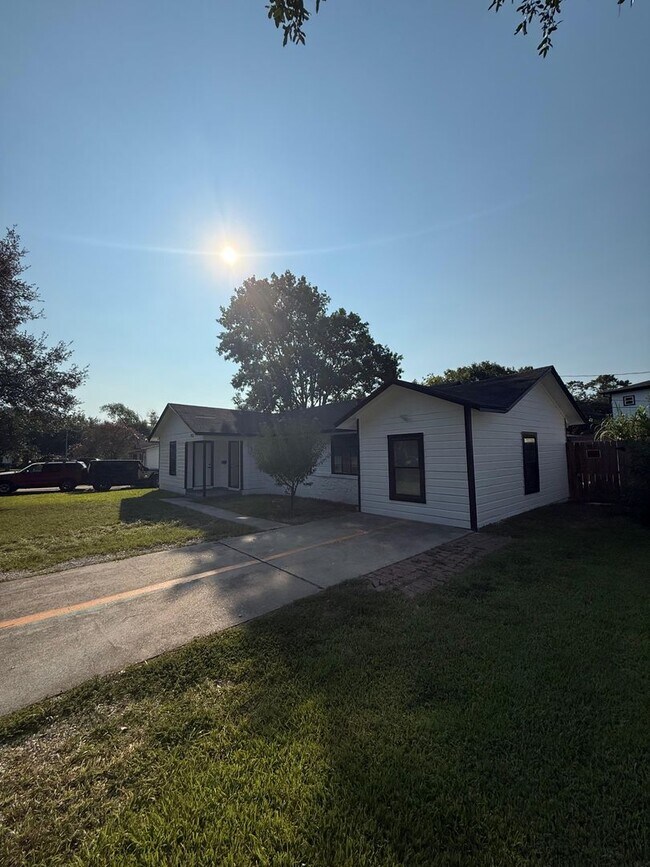 Foto del edificio - Gorgeous all renovated Home in Pasadena, TX!.