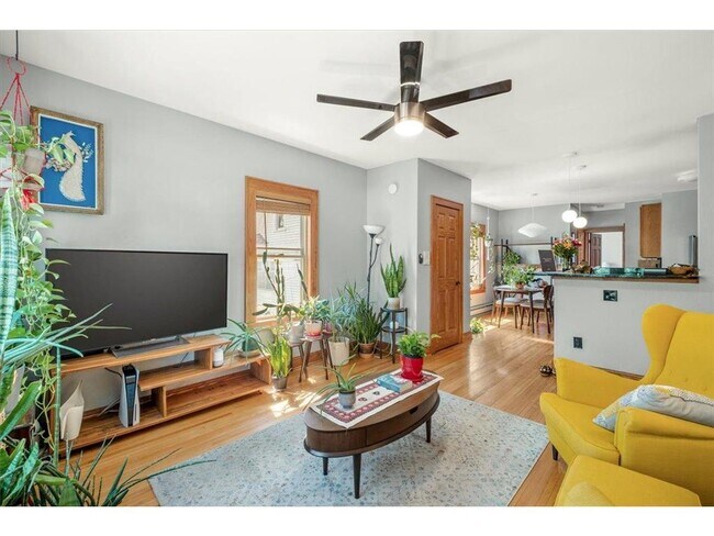 Foto del edificio - 2701 Harriet Ave