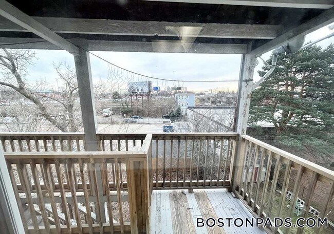 Foto del edificio - 103 Buttonwood St