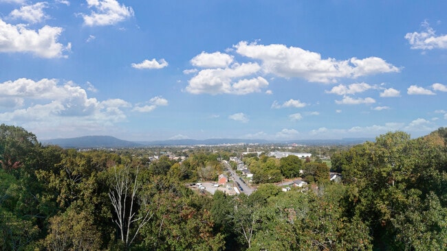 Building Photo - 1315 E. Main St Ext