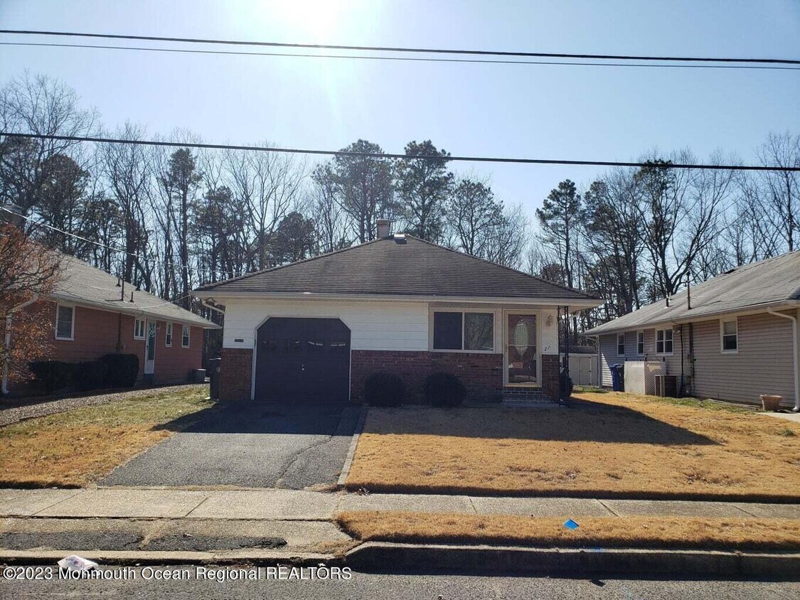 Primary Photo - 27 Mt Matterhorn Ln