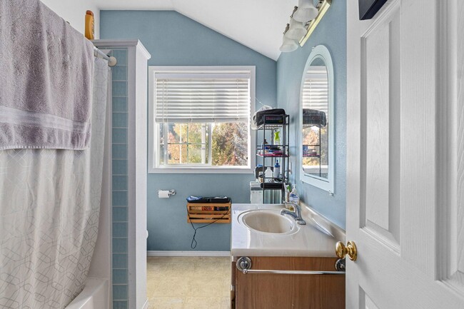 Foto del edificio - 1005 N 3rd St E