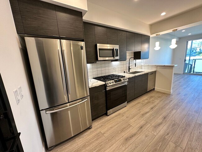 Foto del edificio - 3355 Overland Ave.