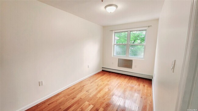 Building Photo - 48-10 58th Ln