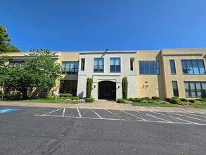Building Photo - 650 W 12th Ave