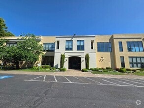 Building Photo - 650 W 12th Ave