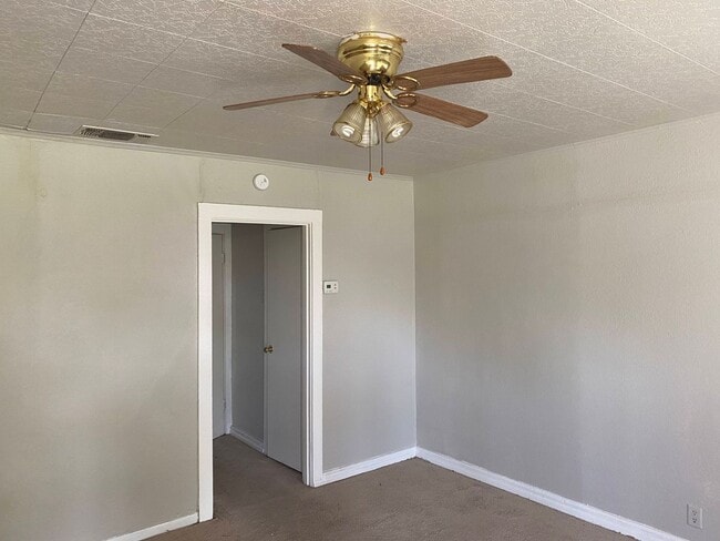 Building Photo - 809-811-811 E Cherry St