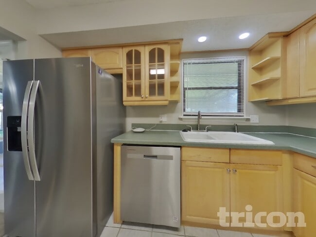 Foto del edificio - 7091 Beechfern Ln S