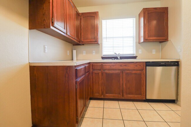 Building Photo - 2 Bed 1 Bath House in Claremore