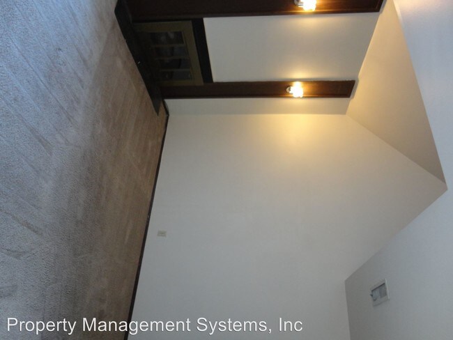 Building Photo - 2220 E Murray Holladay Rd