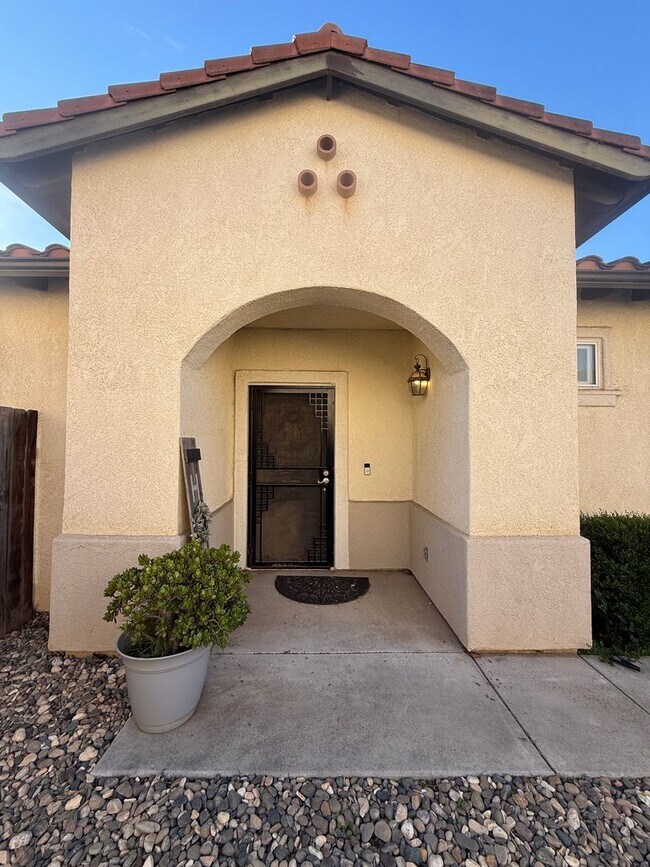 Foto del edificio - Beautiful Bradley Square Single Story Home With Easy Access to Shopping/101 Frwy