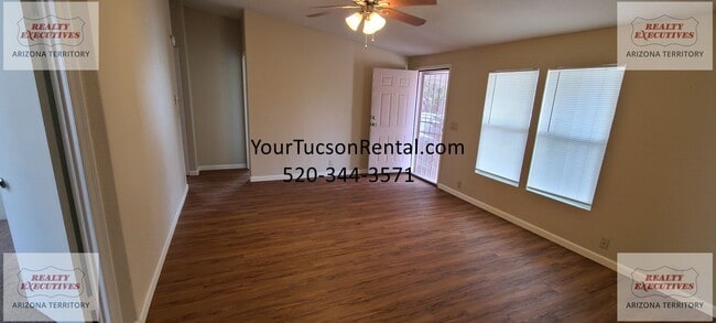 Building Photo - Irvington & Park - 4/2 baths with AC