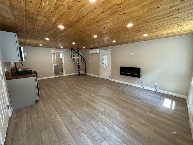 Foto del edificio - Renovated 2 bedroom cabin