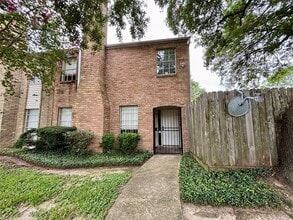 Building Photo - 8712 Wilcrest Dr